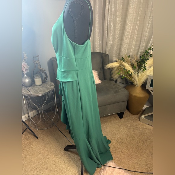 Beautiful Ball/Evening Gown with High Low And Bow Detail - Picture 3 of 5